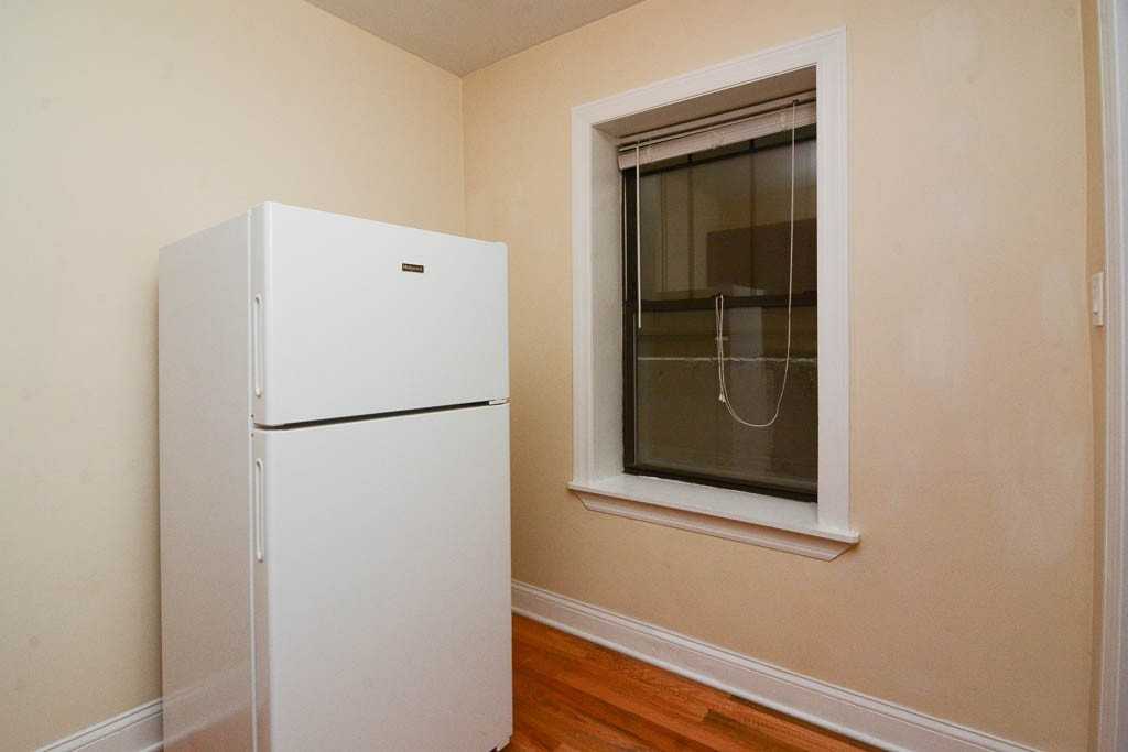 1347 North Dearborn Parkway #203 - Photo 4 of 17