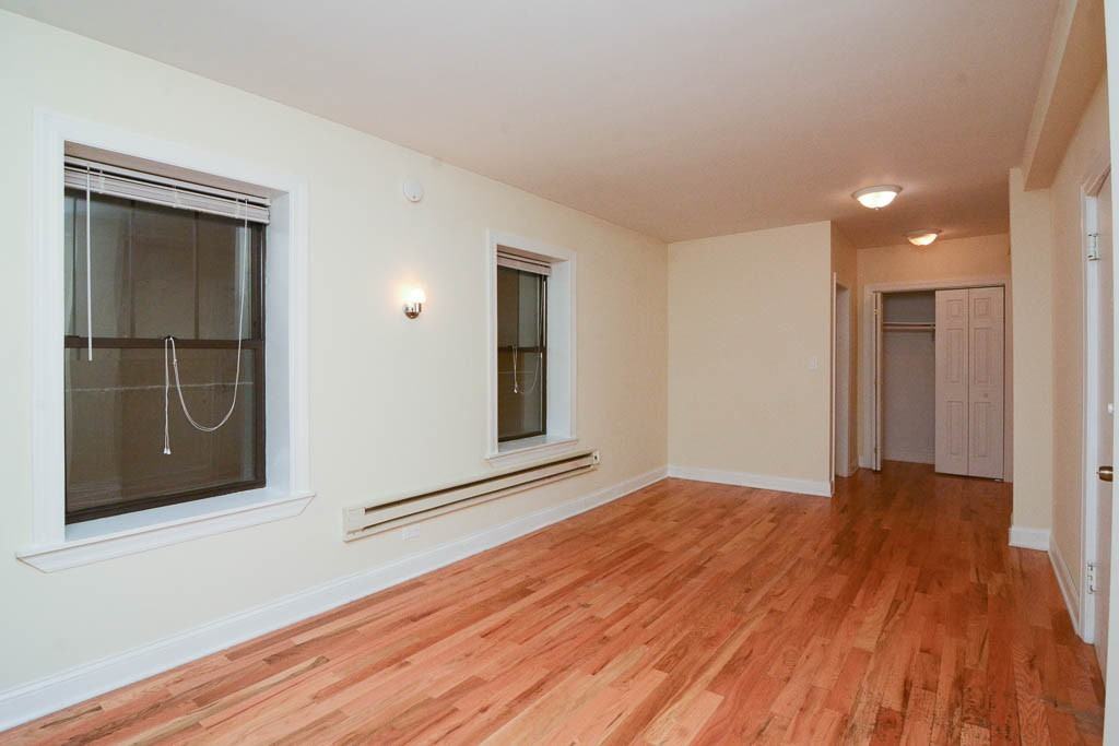 1347 North Dearborn Parkway #203 - Photo 7 of 17