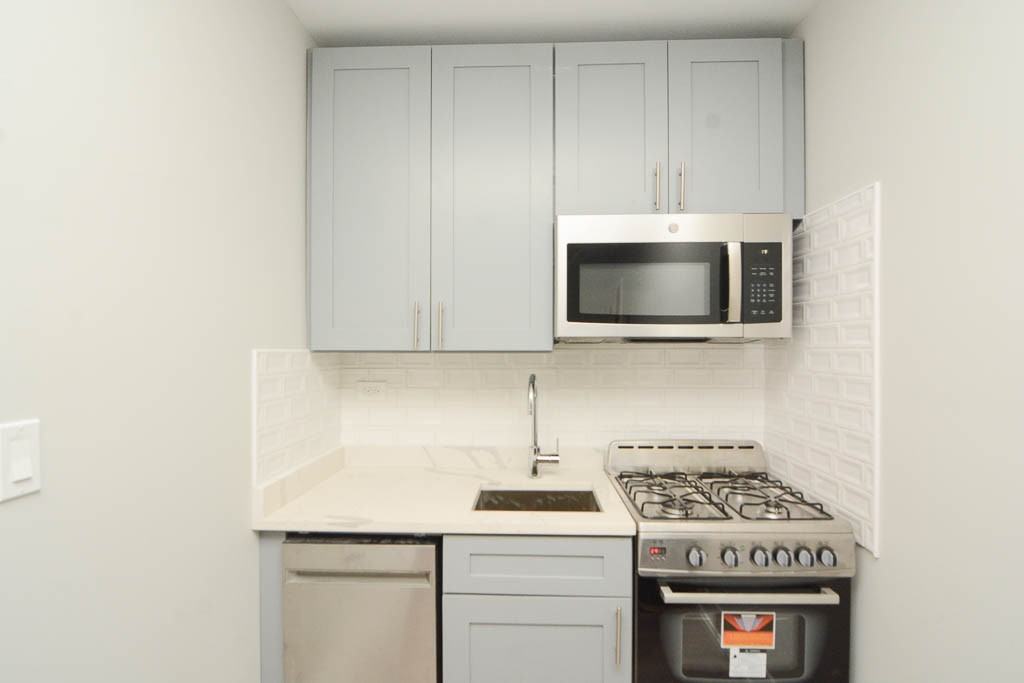 505 W Belmont Ave #2J - Photo 2 of 15