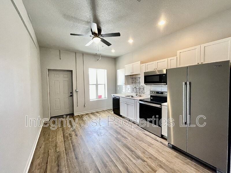 740 Washington Blvd #D - Photo 3 of 14