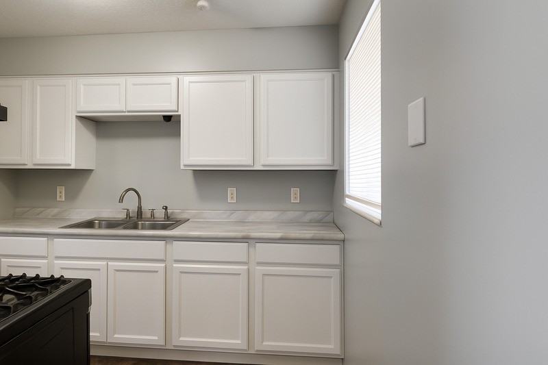 536 Hyatt Avenue - Photo 4 of 16