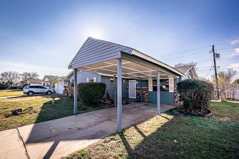 911 Sw 35th St - Photo 3 of 25