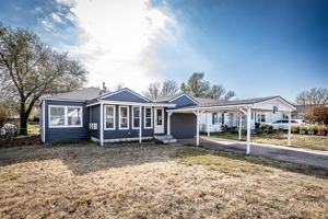 featured image of 1904 Northwest Lake Avenue