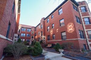 featured image of 1309 Oak Street #1W