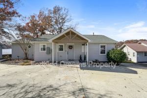 featured image of 395 Lake Drive ##6