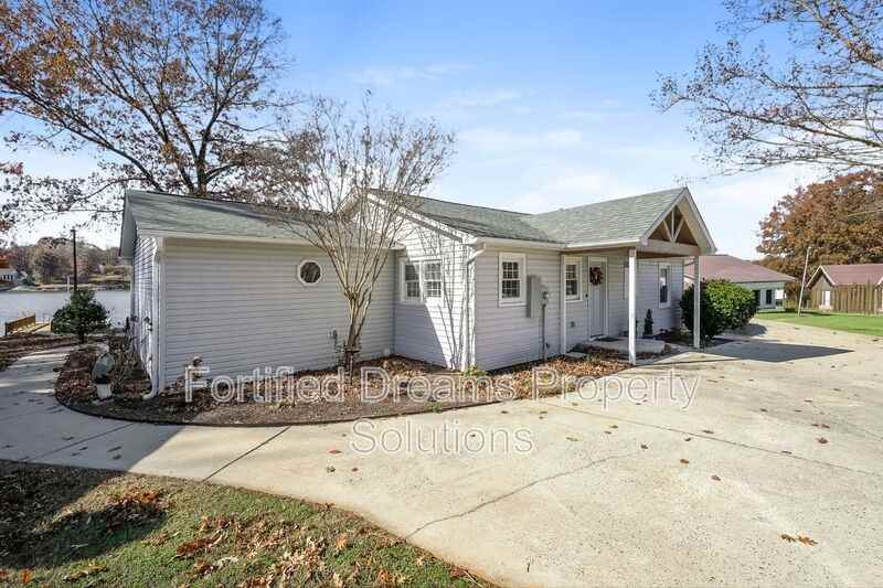 395 Lake Dr ##6 - Photo 2 of 30