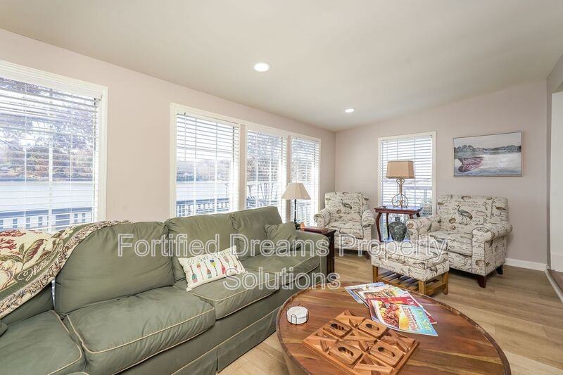 395 Lake Dr ##6 - Photo 3 of 30