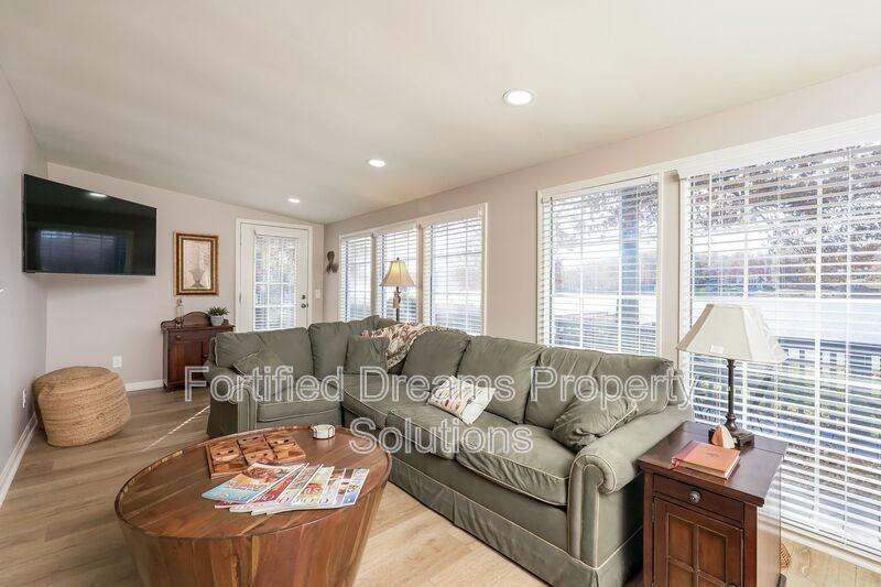 395 Lake Dr ##6 - Photo 4 of 30