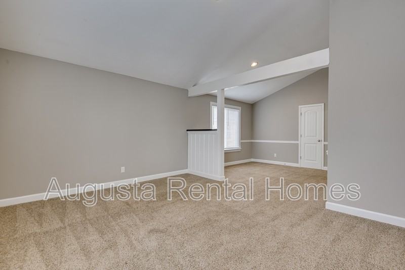 4016 4016 - Photo 3 of 17