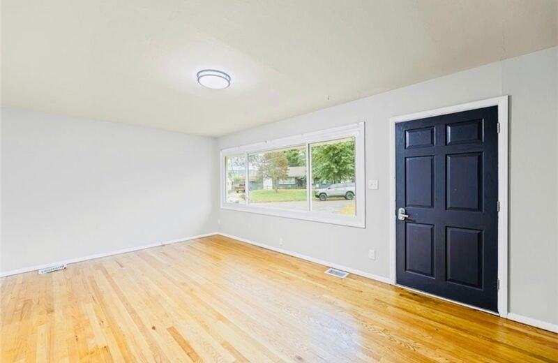 7020 Hadley St - Photo 4 of 22