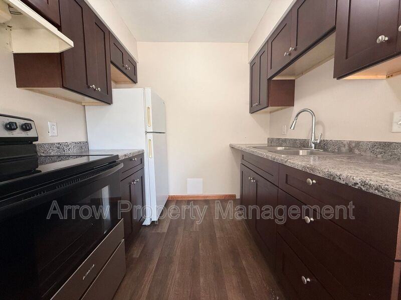 1338 S Jackson St - Photo 2 of 13