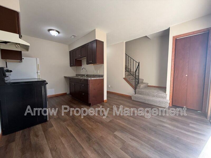 1338 S Jackson St - Photo 3 of 13