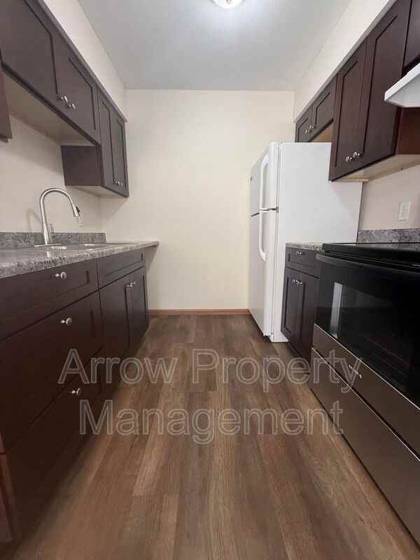 1340 S Jackson St - Photo 2 of 12