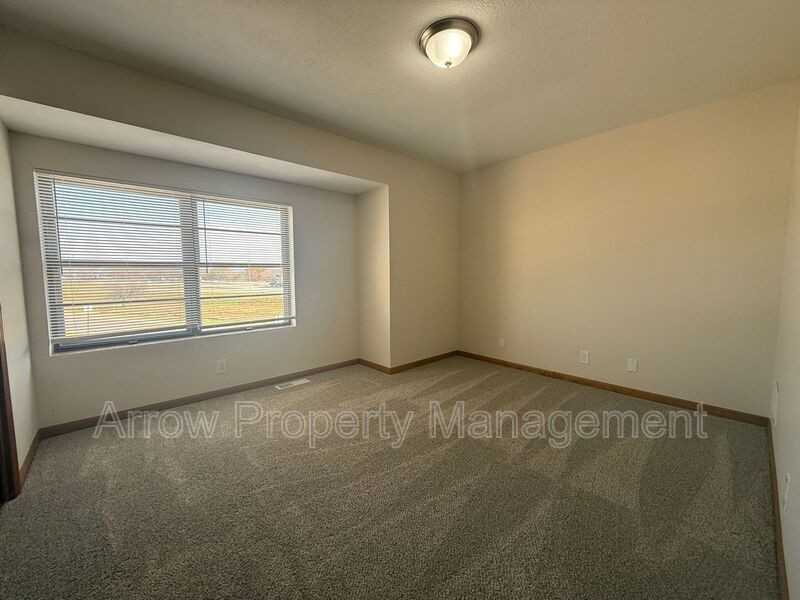 1340 S Jackson St - Photo 5 of 12