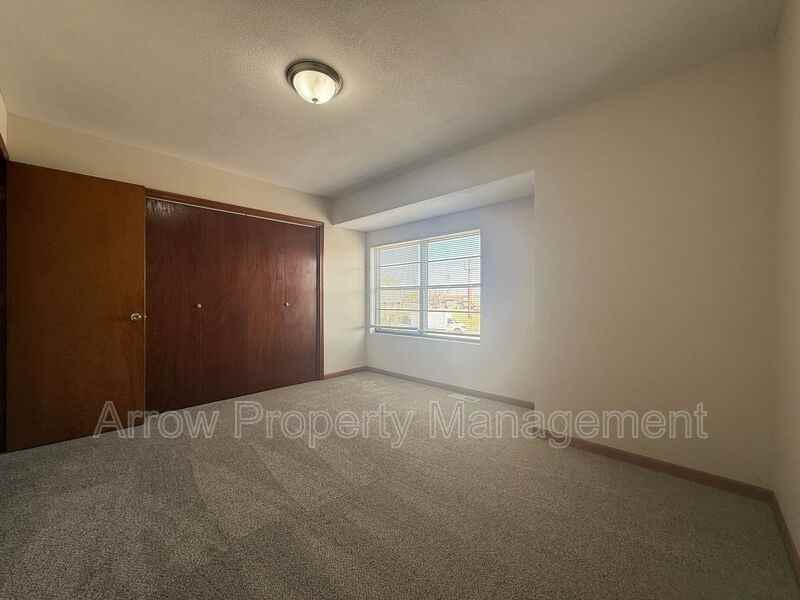 1340 S Jackson St - Photo 6 of 12