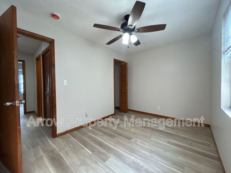 1310 S Jackson St - Photo 6 of 11