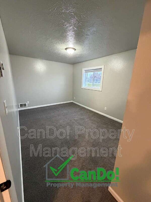 225 Carol Dr #3 - Photo 5 of 15