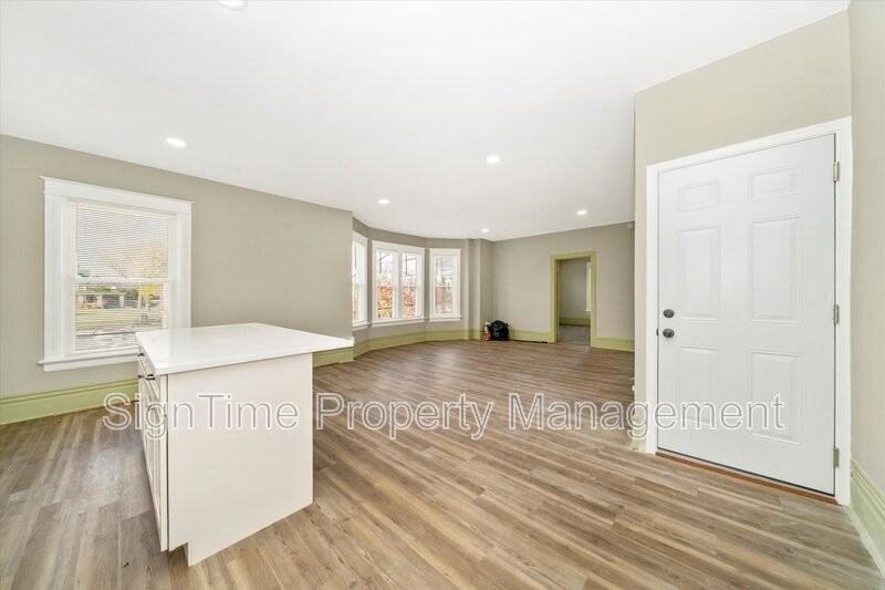 25 Wayside Avenue - Photo 3 of 44