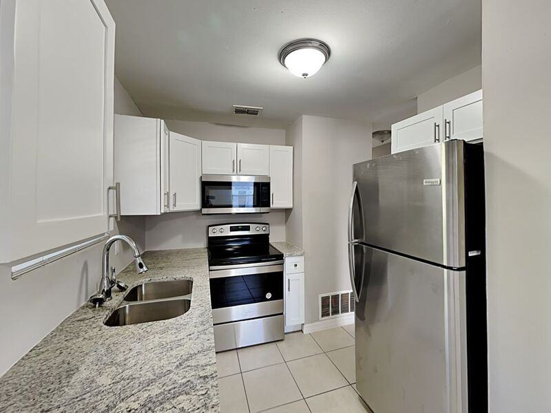 5703 S 79th St - Photo 4 of 24