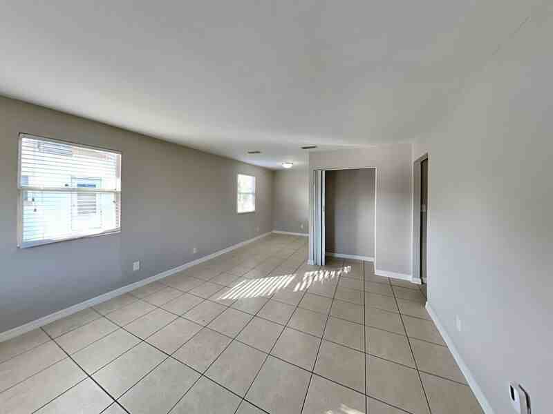 5703 S 79th St - Photo 6 of 24