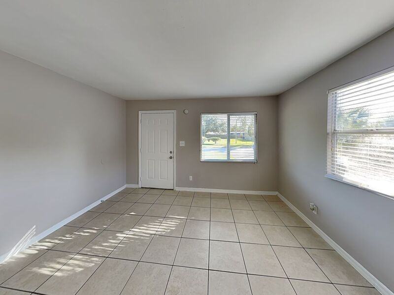 5703 S 79th St - Photo 7 of 24