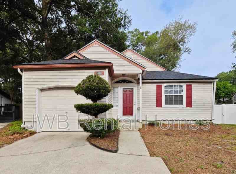 1110 Radis Pl - Photo 2 of 10