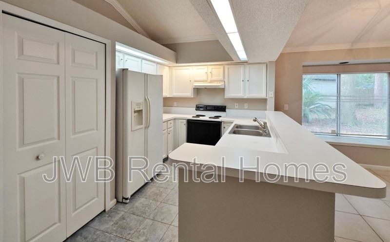 1110 Radis Pl - Photo 3 of 10