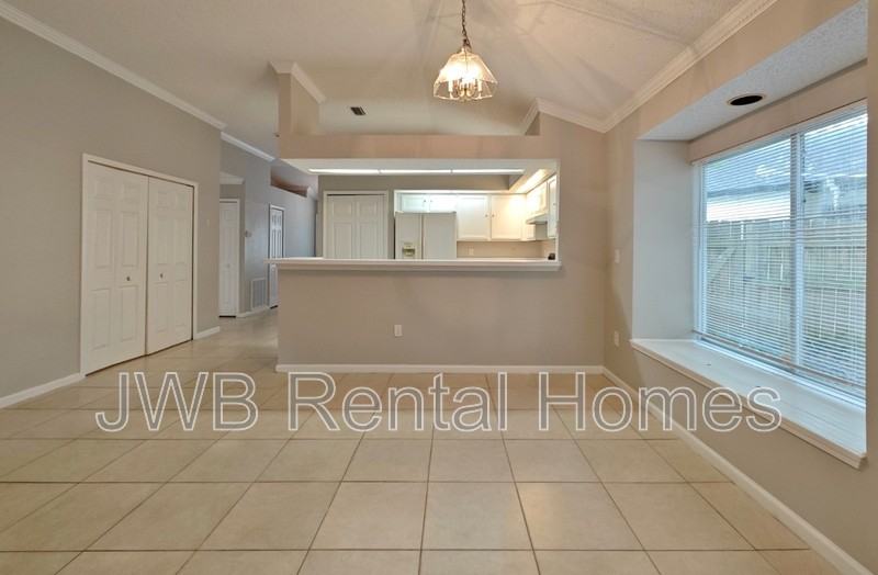 1110 Radis Pl - Photo 4 of 10