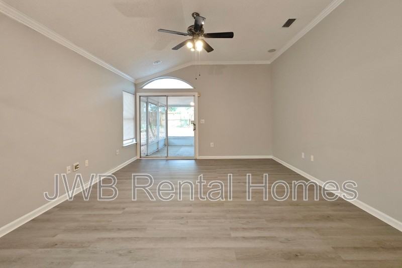 1110 Radis Pl - Photo 5 of 10