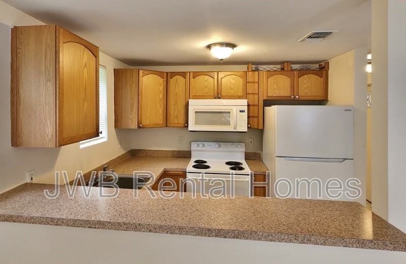 1379 Ingleside Avenue - Photo 2 of 7