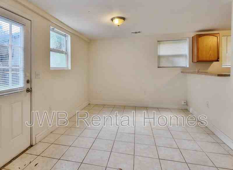 1379 Ingleside Avenue - Photo 3 of 7