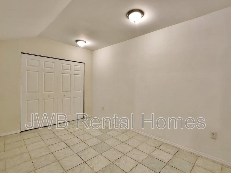 1379 Ingleside Avenue - Photo 5 of 7