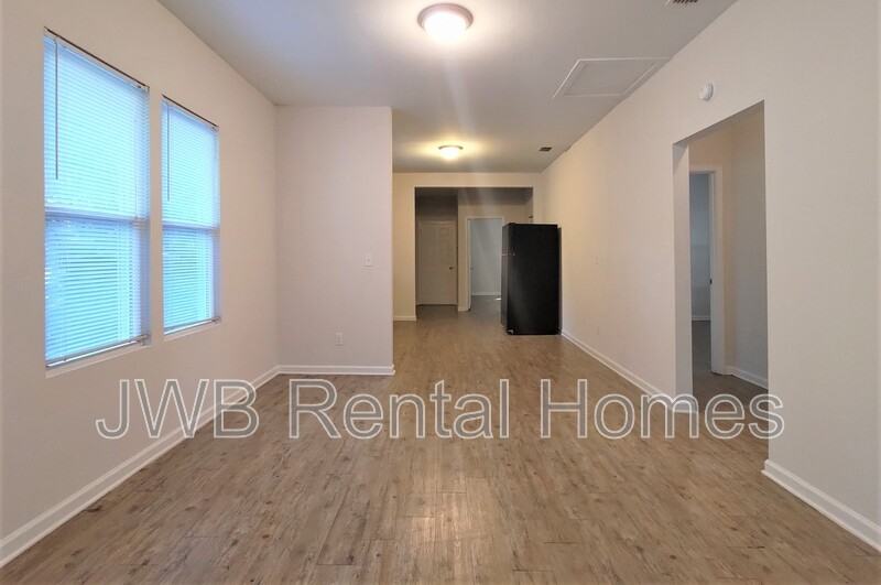 7531 Wakefield Ave - Photo 3 of 8