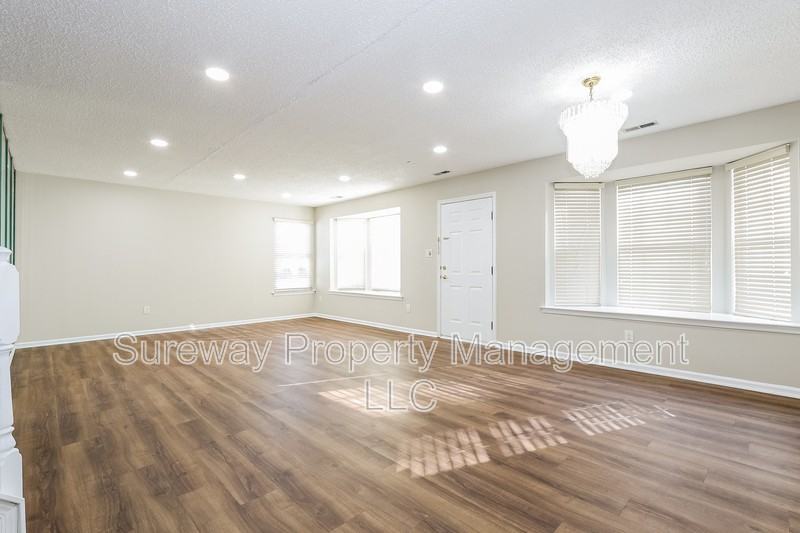 1 Elkington Dr - Photo 4 of 17