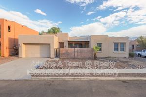 featured image of 2927 N Cardell Cir