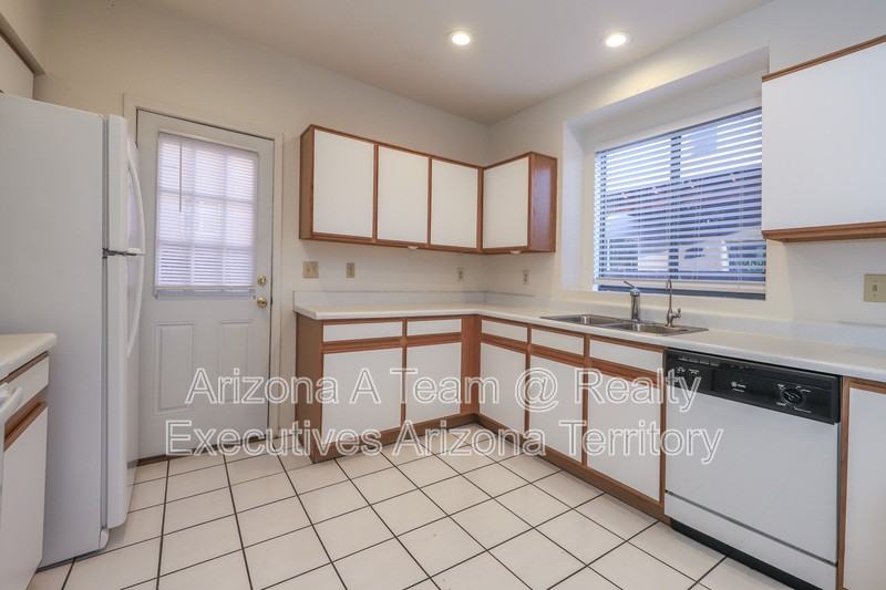 2927 N Cardell Cir - Photo 6 of 25