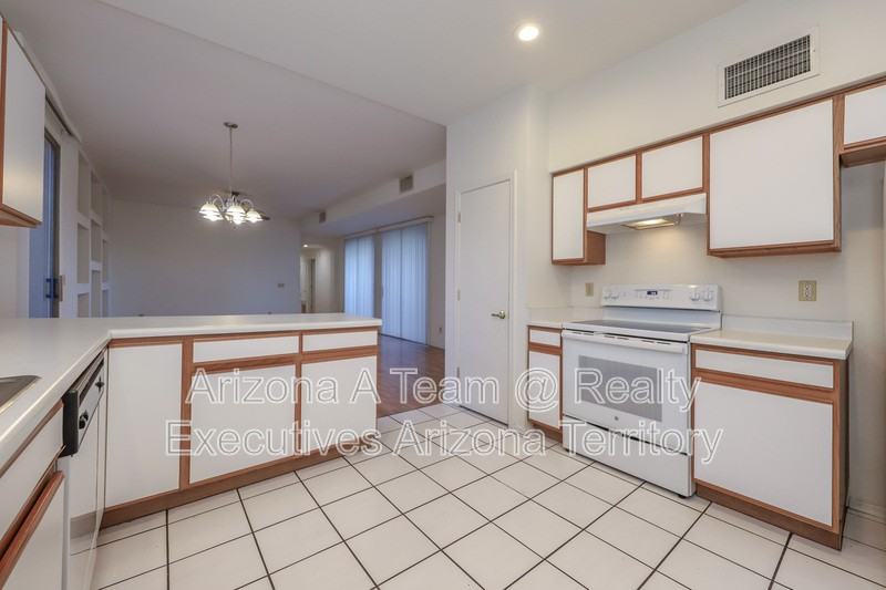 2927 N Cardell Cir - Photo 7 of 25