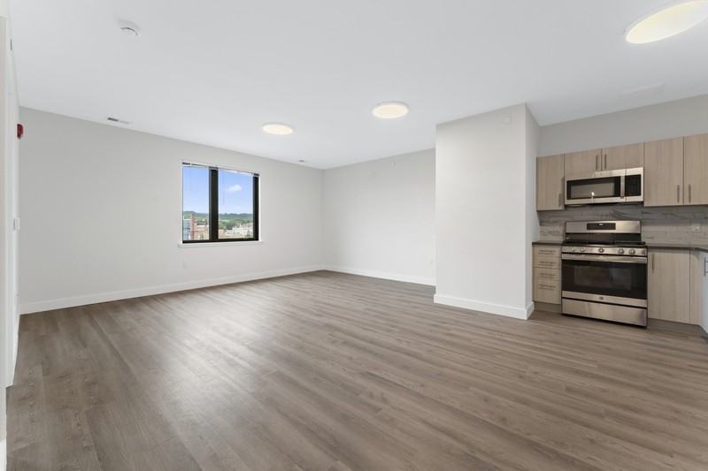 302 49S Day St. - Photo 3 of 17