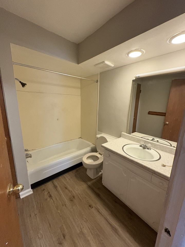 760 East Shore Drive #2 - Photo 5 of 9