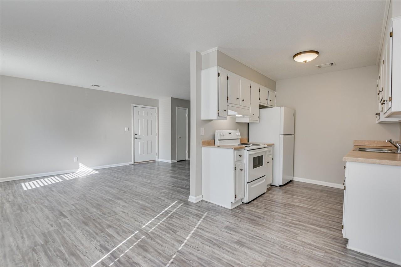 Chalet North Court - Photo 6 of 31