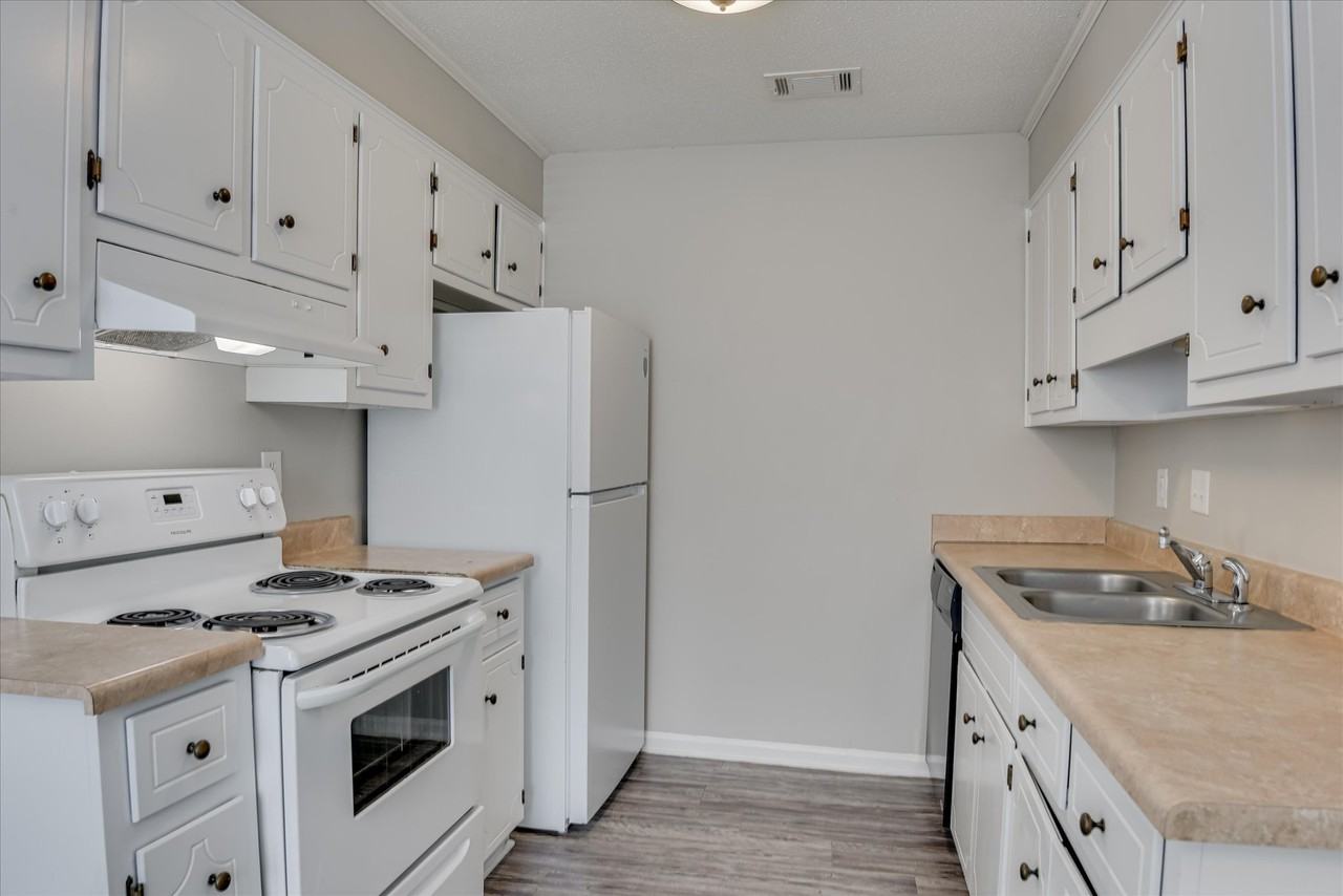 Chalet North Court - Photo 7 of 31