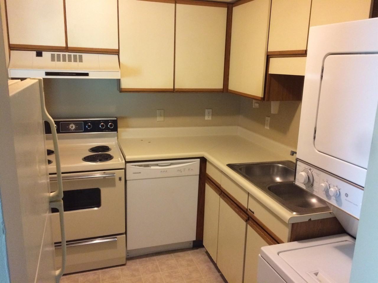 1656 Foxhaven Drive - Photo 3 of 8