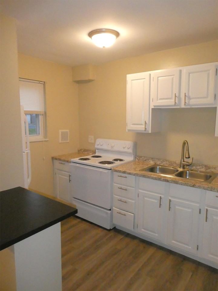 2131 Roosevelt Avenue - Photo 3 of 17