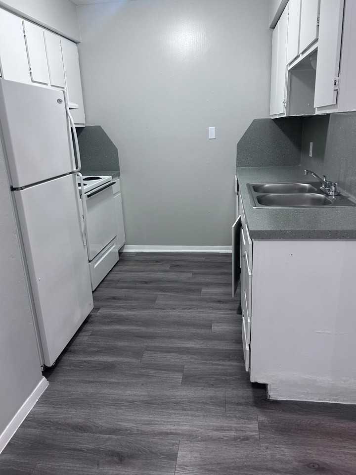 McIntyre Apartments - Photo 4 of 40