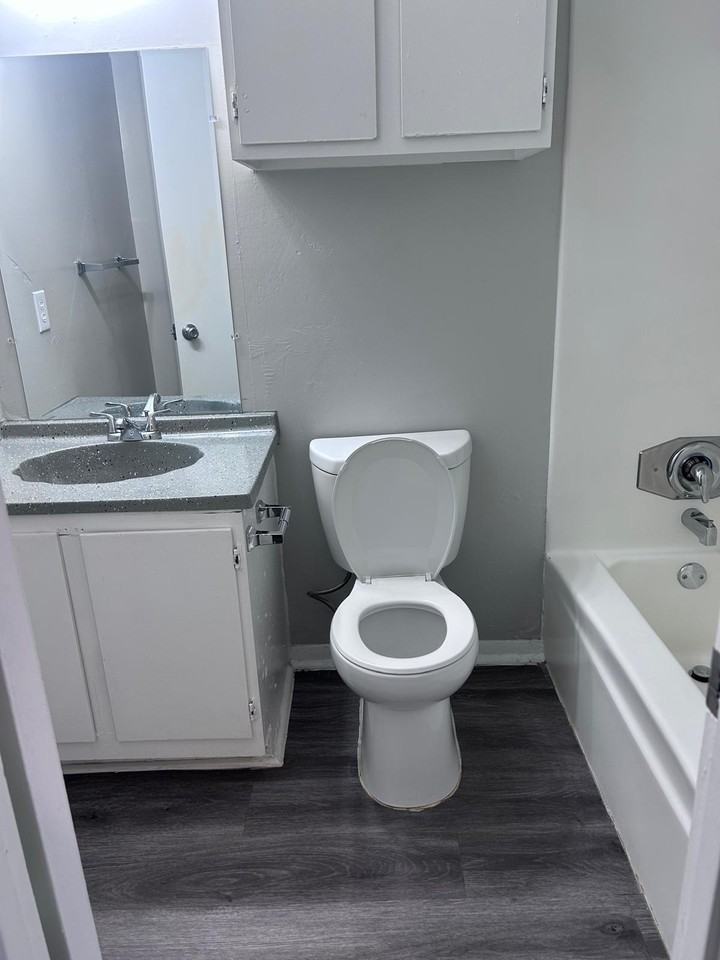 McIntyre Apartments - Photo 7 of 40