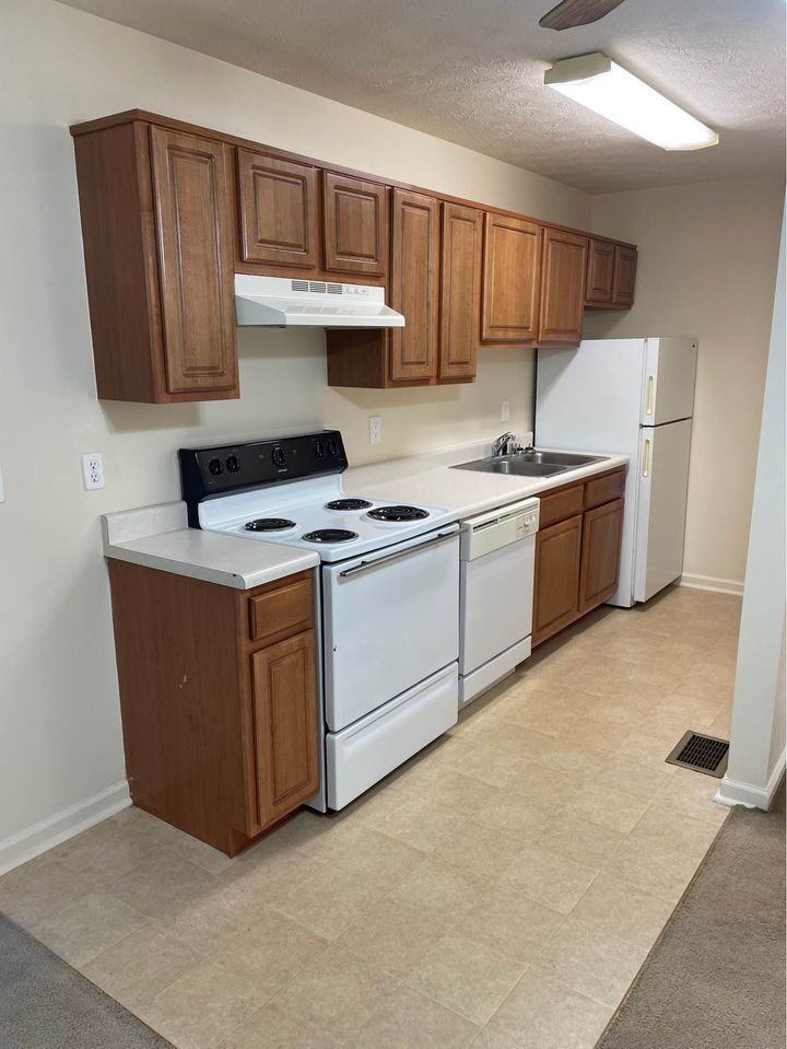 213 Aqueduct Drive - Photo 2 of 5