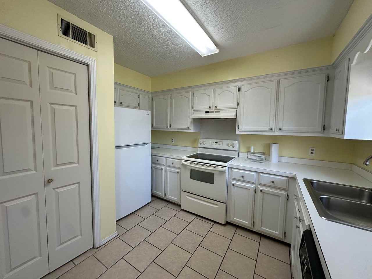 311 Harris Circle - Photo 2 of 10