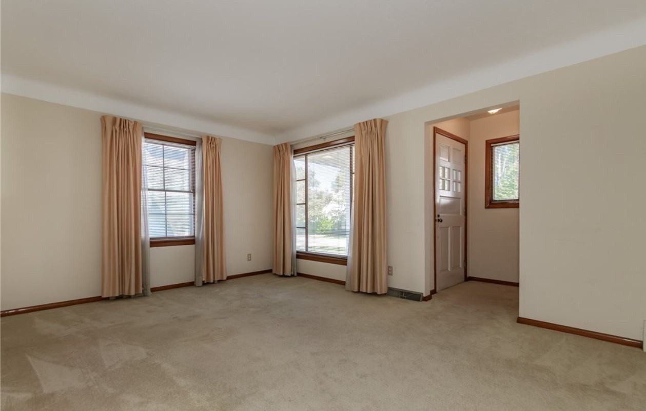 418 E 274th St - Photo 3 of 24