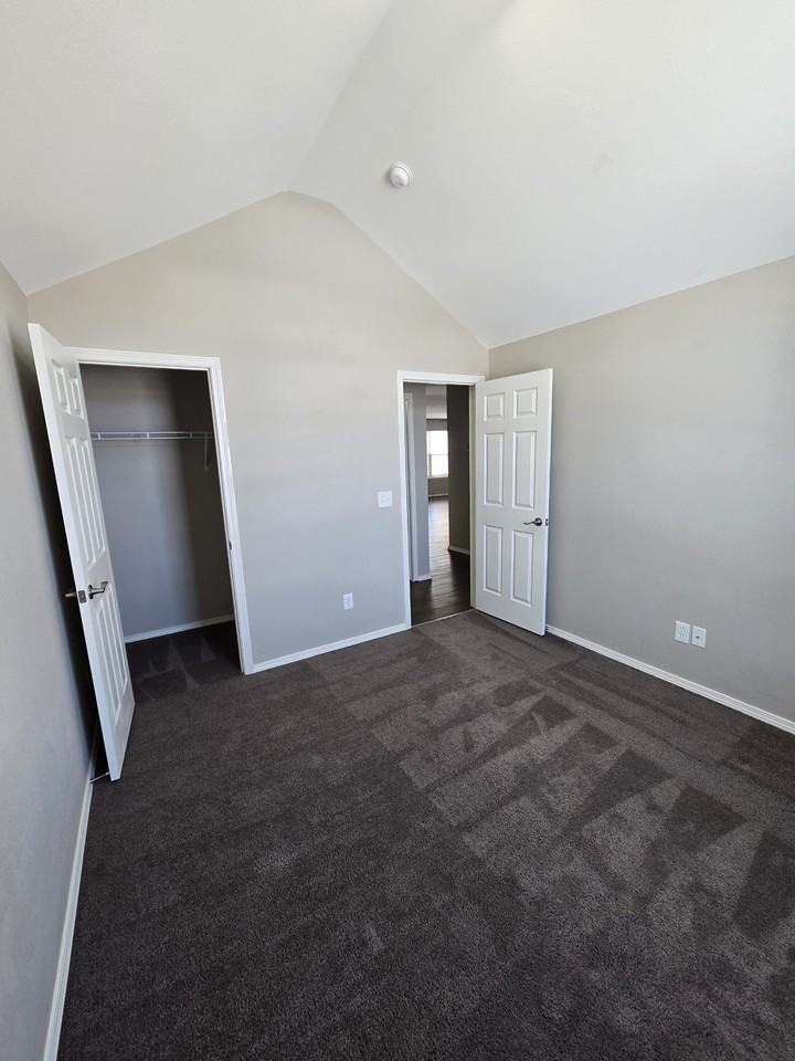 519 Welch St - Photo 4 of 19