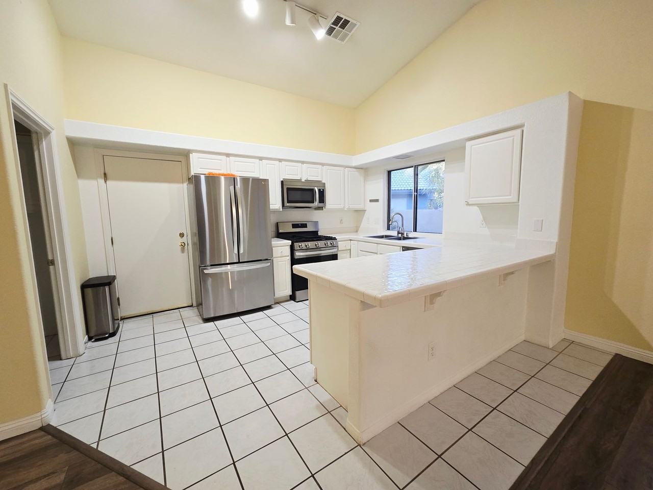 816 Argenta Ct - Photo 3 of 32